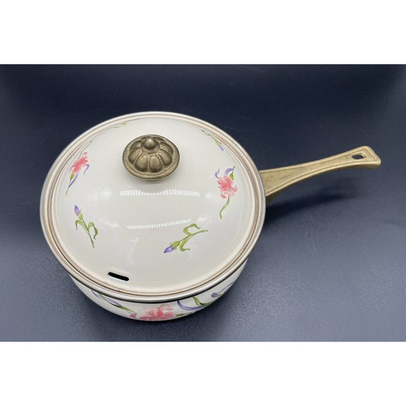 LINCOWARE ENAMEL SAUCEPAN 5 INCH WITH LID BRASS HANDLE VINTAGE 5" Saucepan - Picture 2 of 14